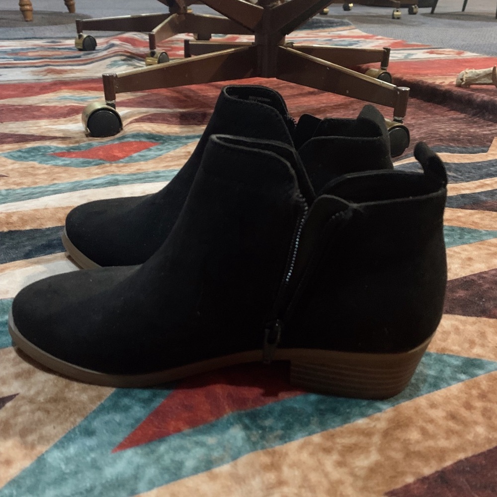 Time and Tru Black Ankle Booties - Picture 2 of 3